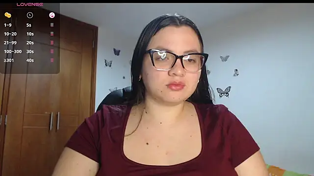 Snapshot of Sarahros1 chatting on October 28, 4:13 am Sarahros1 online show from October 28, 4:13 am