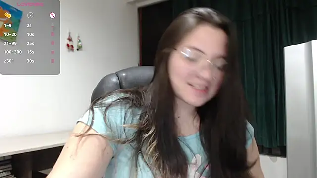 Snapshot of Sarahros1 chatting on December 21, 3:25 am Sarahros1 online show from December 21, 3:25 am