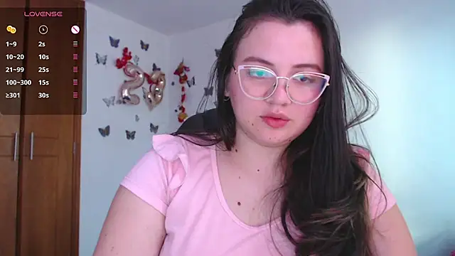 Snapshot of Sarahros1 chatting on February 18, 10:58 pm Sarahros1 online show from February 18, 10:58 pm