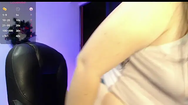 Snapshot of Sarahros1 chatting on November 12, 4:05 am Sarahros1 online show from November 12, 4:05 am