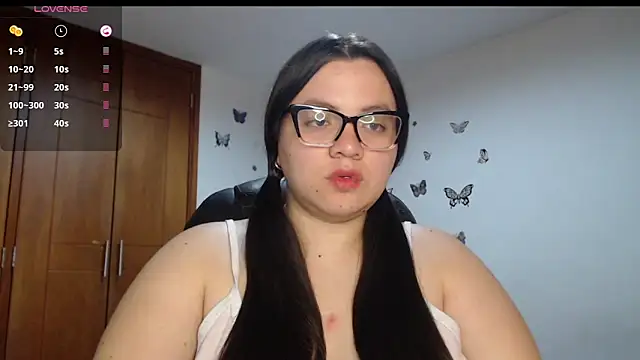 Snapshot of Sarahros1 chatting on October 31, 4:20 am Sarahros1 online show from October 31, 4:20 am