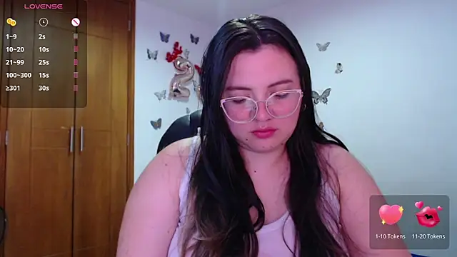 Snapshot of Sarahros1 chatting on January 24, 4:05 am Sarahros1 online show from January 24, 4:05 am