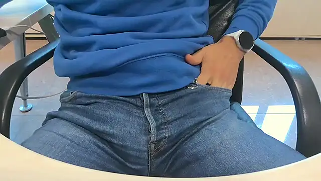 alessandroman2114 online show from October 30, 11:30 am