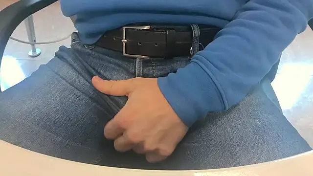 alessandroman2114 online show from March 26, 11:08 am