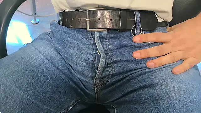 alessandroman2114 online show from April 8, 4:30 pm