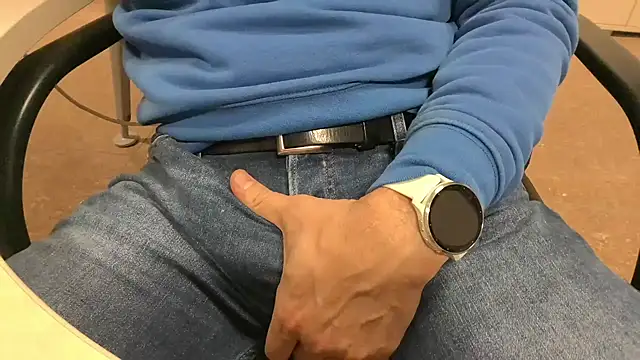 alessandroman2114 online show from February 10, 5:45 pm