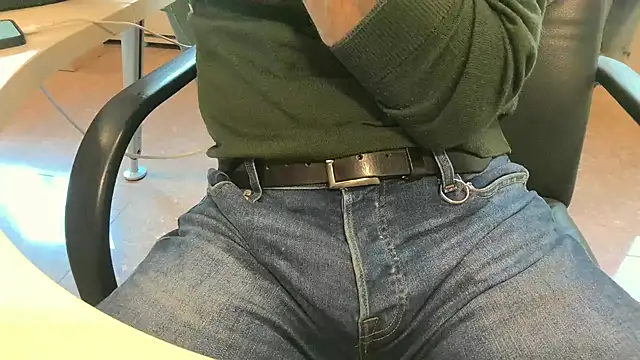 alessandroman2114 online show from April 3, 4:46 pm