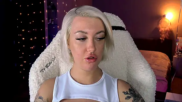 tykioty Miley online show from December 13, 3:32 pm