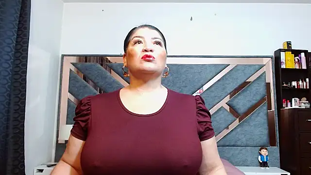 Snapshot of KarlaTesg chatting on July 4, 9:15 am KarlaTesg online show from July 4, 9:15 am
