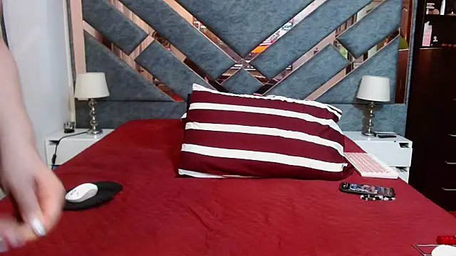 KarlaTesg online show from November 25, 9:15 pm