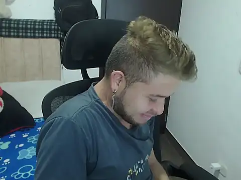 JOHANLEON1 online show from October 21, 5:34 pm