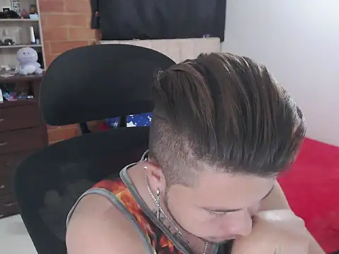 JOHANLEON1 online show from February 17, 4:37 pm