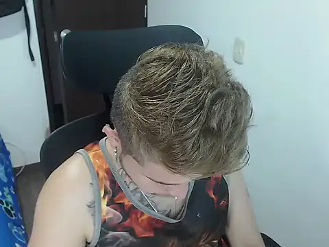 JOHANLEON1 online show from October 22, 12:37 pm