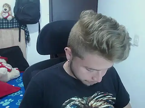 JOHANLEON1 online show from October 3, 2:40 pm