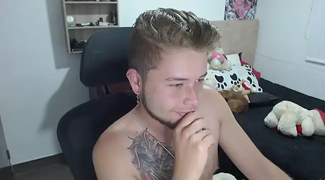 JOHANLEON1 online show from March 18, 12:30 am