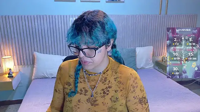 Eli666uwu online show from April 2, 10:44 am