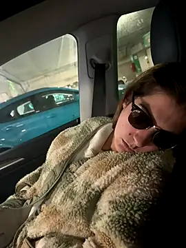 Snapshot of AreiasTuga chatting on November 13, 4:00 pm AreiasTuga online show from November 13, 4:00 pm