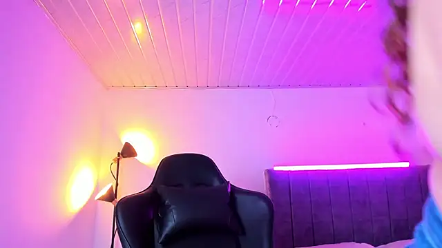 Snapshot of KayllaEvanss_ chatting on November 8, 3:10 am KayllaEvanss online show from November 8, 3:10 am