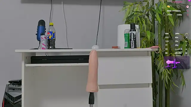 luckyalice  online show from December 16, 8:02 pm