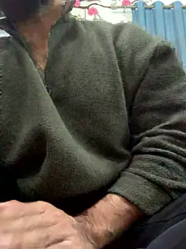 Snapshot of mrtoy121 chatting on January 8, 5:19 pm mrtoy121 online show from January 8, 5:19 pm
