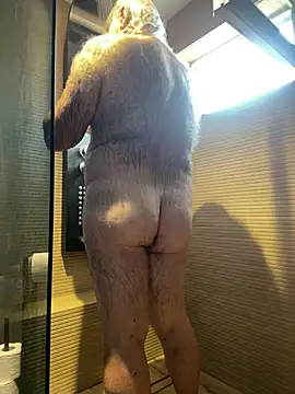 Snapshot of EroticVenetian chatting on July 6, 8:43 am EroticVenetian online show from July 6, 8:43 am
