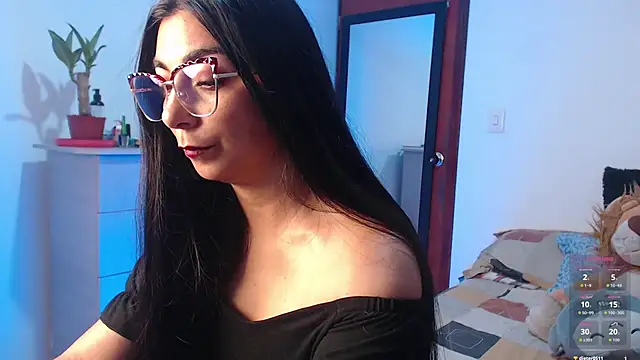 Karla hernandez  online show from January 16, 10:30 am