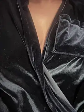 Snapshot of LillyLive chatting on February 17, 1:55 pm LillyLive online show from February 17, 1:55 pm