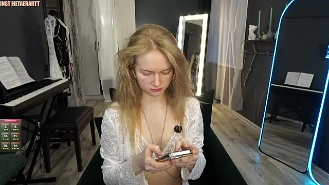 Alexandra Demore online show from May 31, 7:36 pm