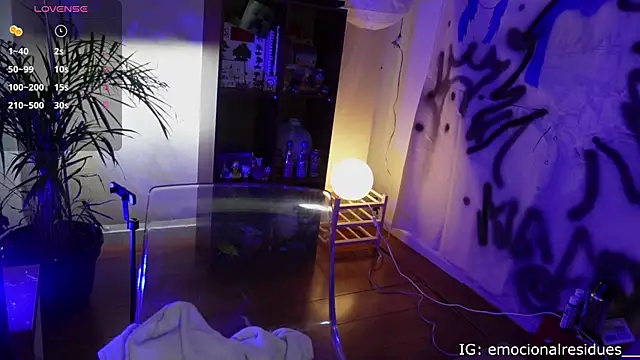 droolingdollfacee online show from December 1, 8:32 pm