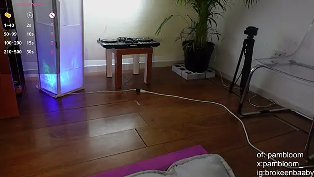 droolingdollfacee online show from September 23, 8:27 pm