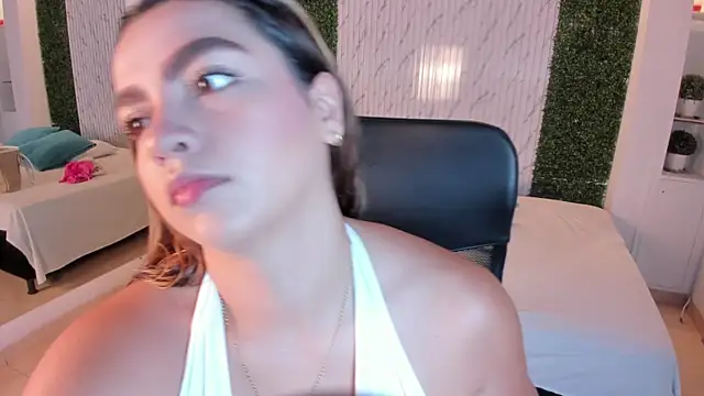 Snapshot of ambarcarterr chatting on September 29, 3:50 pm ambarcarterr online show from September 29, 3:50 pm