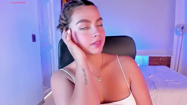 Snapshot of ambarcarterr chatting on March 10, 4:25 pm ambarcarterr online show from March 10, 4:25 pm