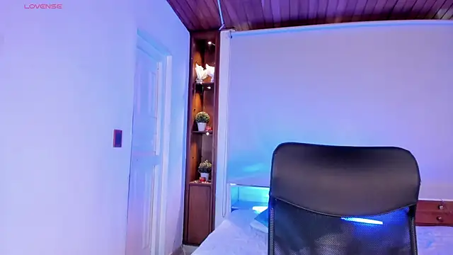 Snapshot of ambarcarterr chatting on March 7, 5:06 pm ambarcarterr online show from March 7, 5:06 pm