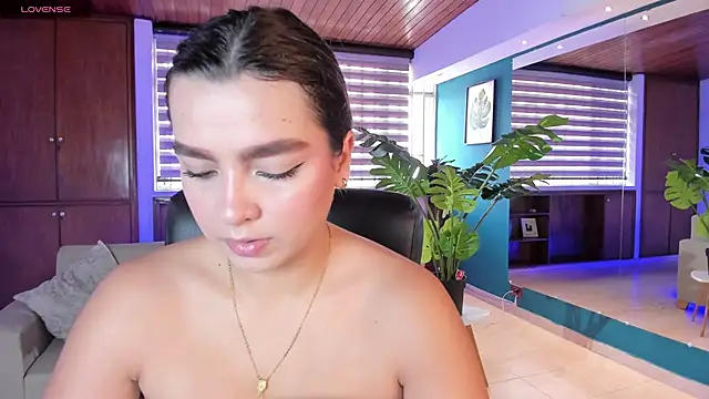 Snapshot of ambarcarterr chatting on October 16, 1:41 pm ambarcarterr online show from October 16, 1:41 pm