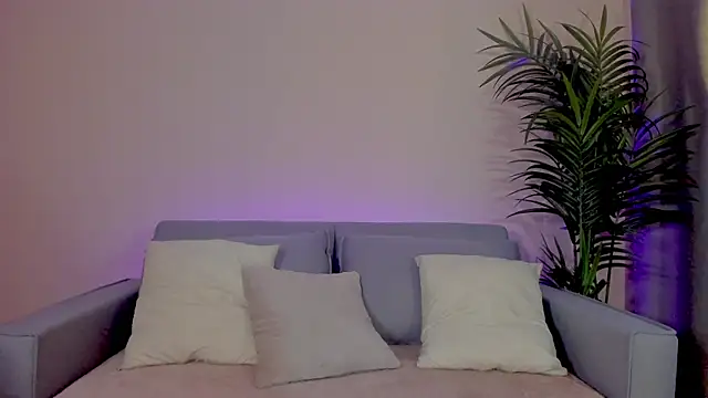 Snapshot of miadaniells_hot chatting on May 2, 12:32 pm miadaniells hot online show from May 2, 12:32 pm