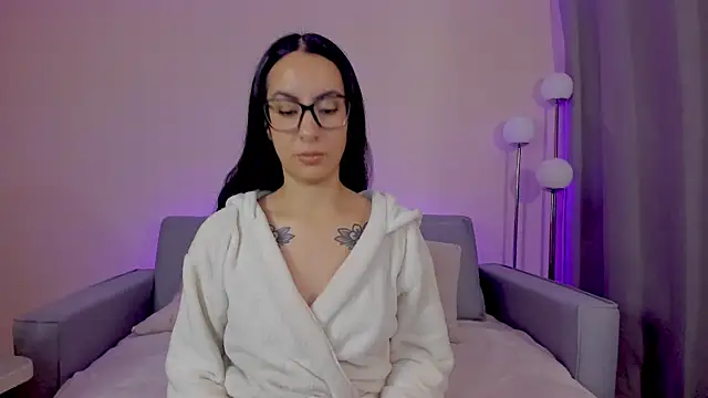 Snapshot of miadaniells_hot chatting on April 21, 12:01 pm miadaniells hot online show from April 21, 12:01 pm