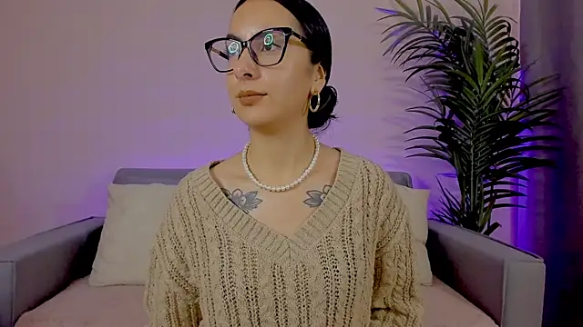 Snapshot of miadaniells_hot chatting on April 30, 1:07 pm miadaniells hot online show from April 30, 1:07 pm