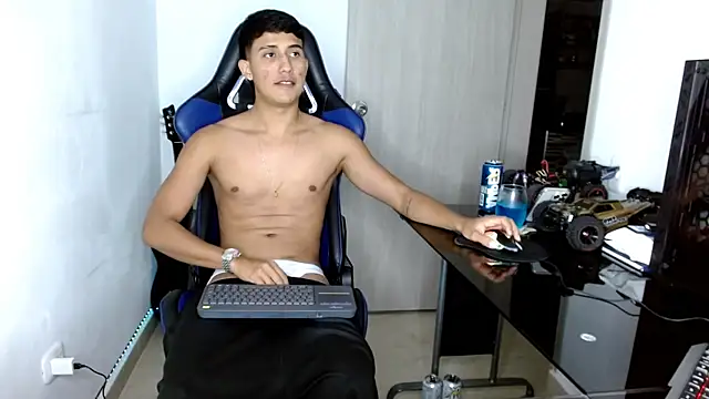 Snapshot of Juan_da01 chatting on February 27, 12:36 am Juan da01 online show from February 27, 12:36 am