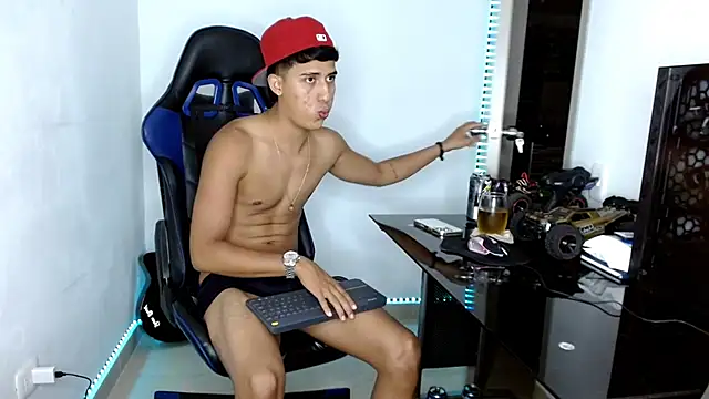 Snapshot of Juan_da01 chatting on March 2, 12:20 am Juan da01 online show from March 2, 12:20 am