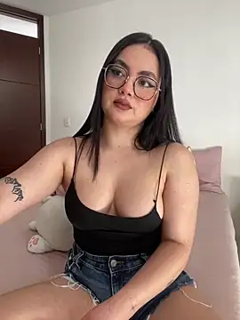 montmariana online show from June 19, 6:36 pm