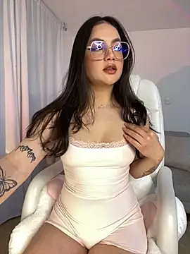 Snapshot of montmariana chatting on December 28, 2:22 am montmariana online show from December 28, 2:22 am