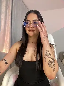 Snapshot of montmariana chatting on February 4, 12:08 am montmariana online show from February 4, 12:08 am