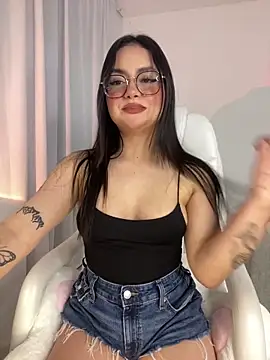 Snapshot of montmariana chatting on March 3, 12:34 am montmariana online show from March 3, 12:34 am