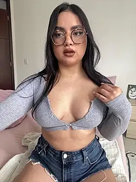 montmariana online show from July 12, 5:47 pm