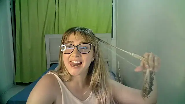 Snapshot of katy_pp chatting on October 31, 1:24 am katy pp online show from October 31, 1:24 am
