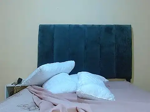 curvycloe1 online show from January 16, 3:54 am