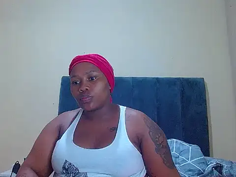 curvycloe1 online show from February 15, 2:34 am