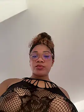 ashley Tompson1 online show from April 17, 1:36 pm