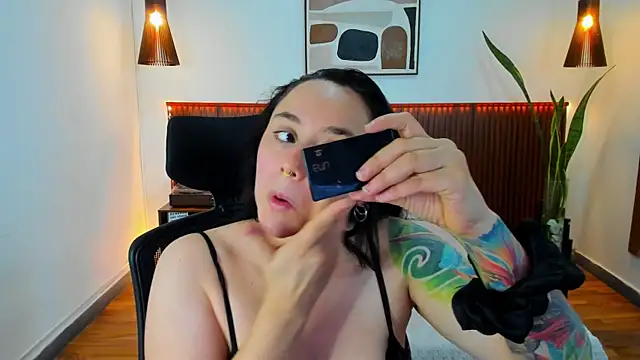 Snapshot of KatherineBond chatting on October 8, 7:47 pm KatherineBond online show from October 8, 7:47 pm