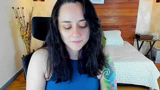 Snapshot of KatherineBond chatting on February 21, 9:22 pm KatherineBond online show from February 21, 9:22 pm